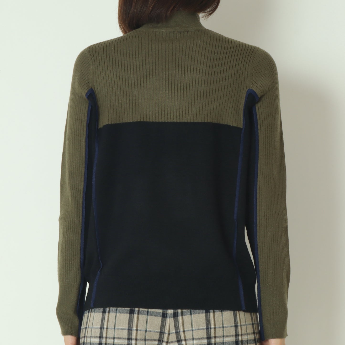 バイカラーパイピングハイネックニット  540003