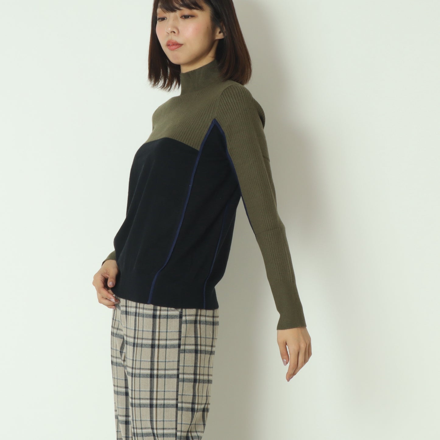 バイカラーパイピングハイネックニット  540003