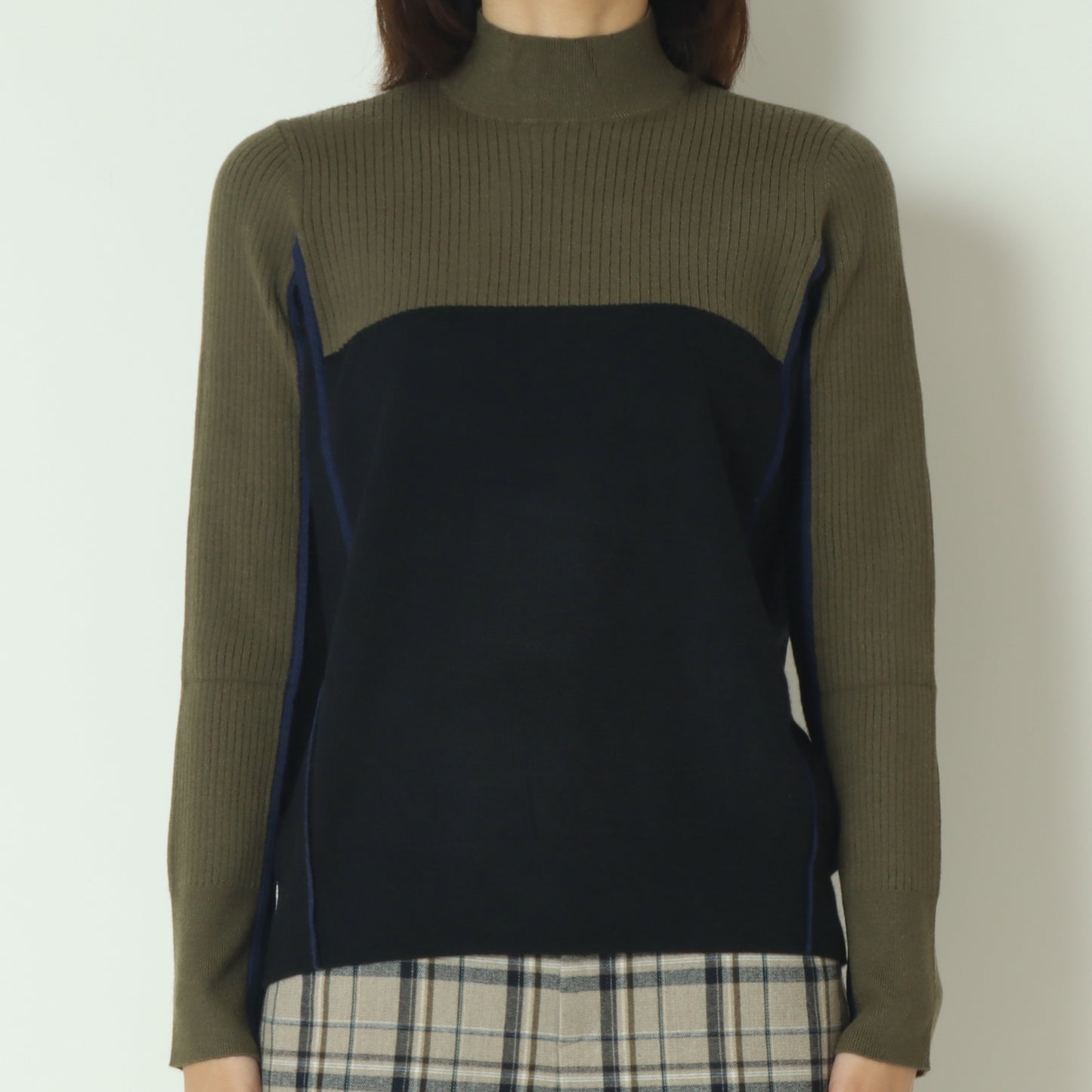 バイカラーパイピングハイネックニット  540003