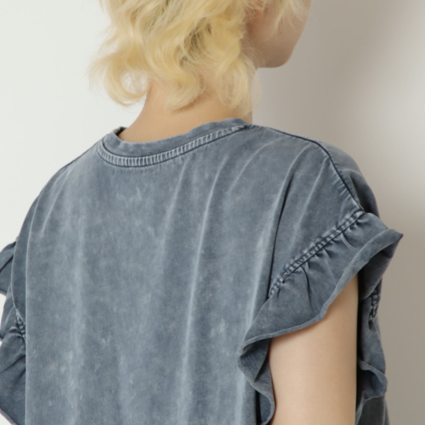 パウダー加工フリルスリーブTシャツ　80268384