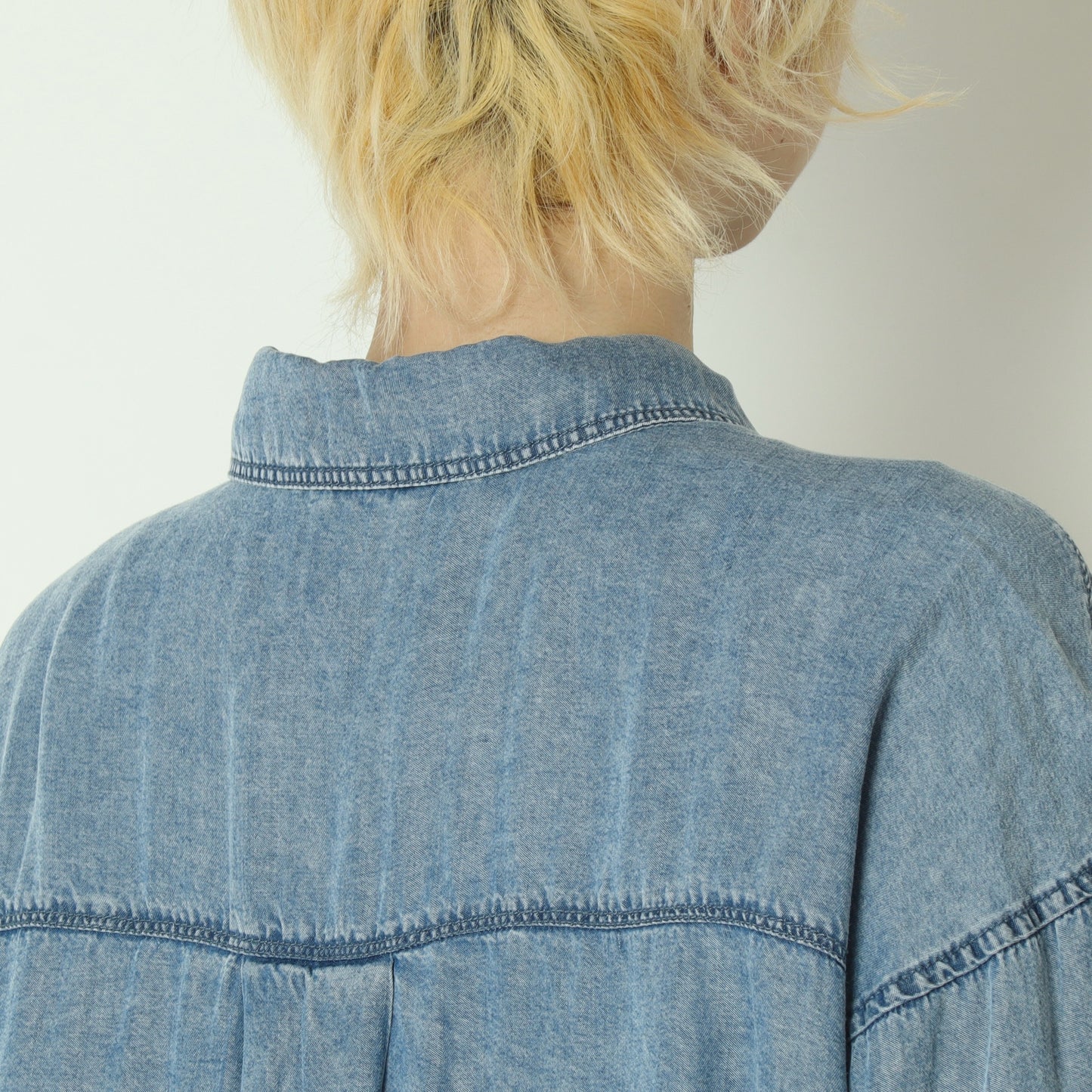 パウダーシルクデニムラウンドブラウス  DR261-0003