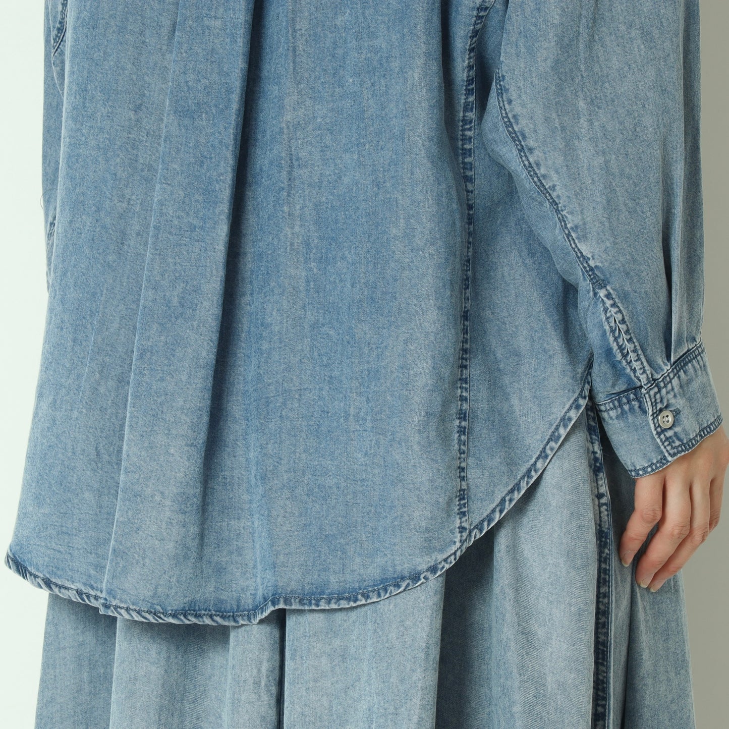 パウダーシルクデニムラウンドブラウス  DR261-0003