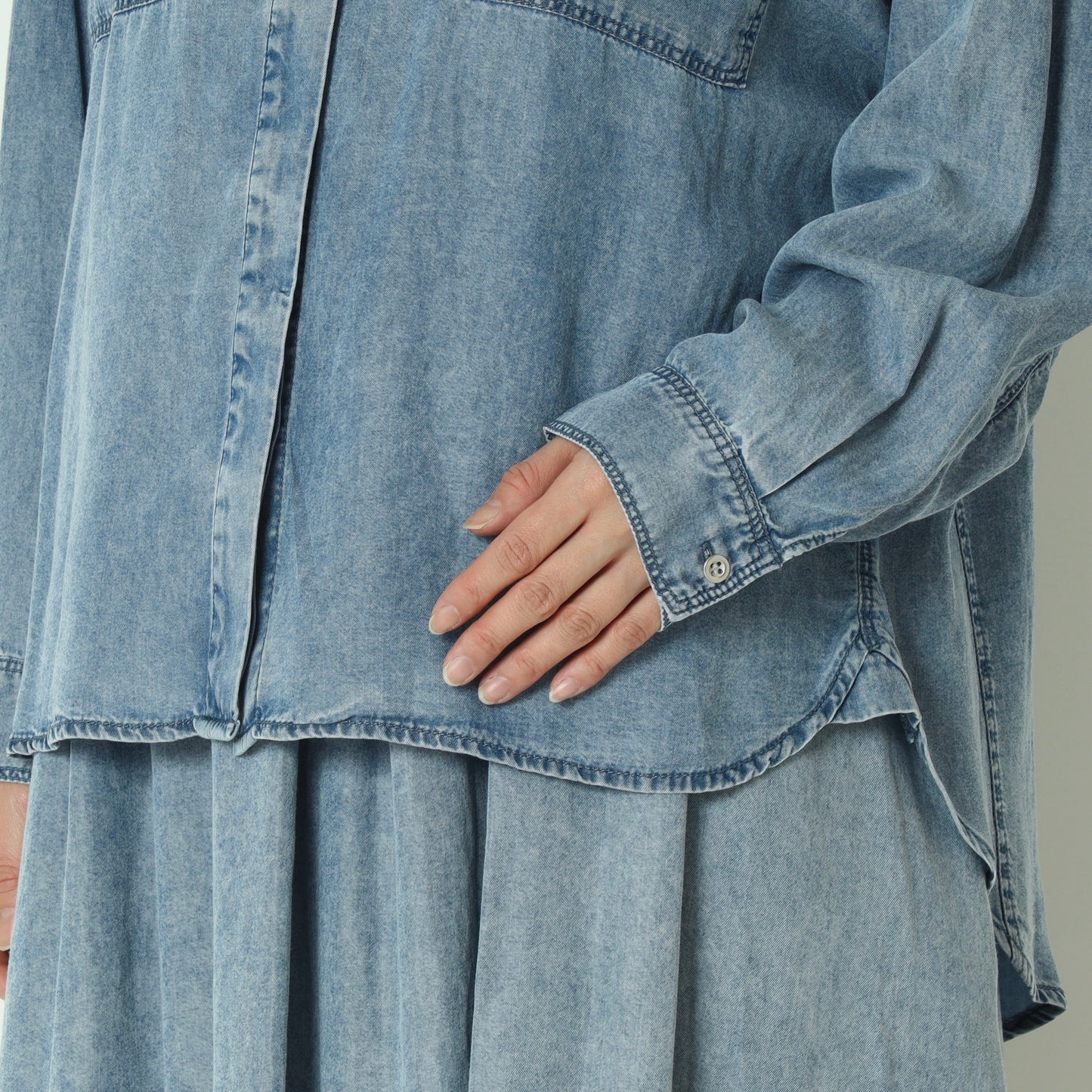 パウダーシルクデニムラウンドブラウス  DR261-0003