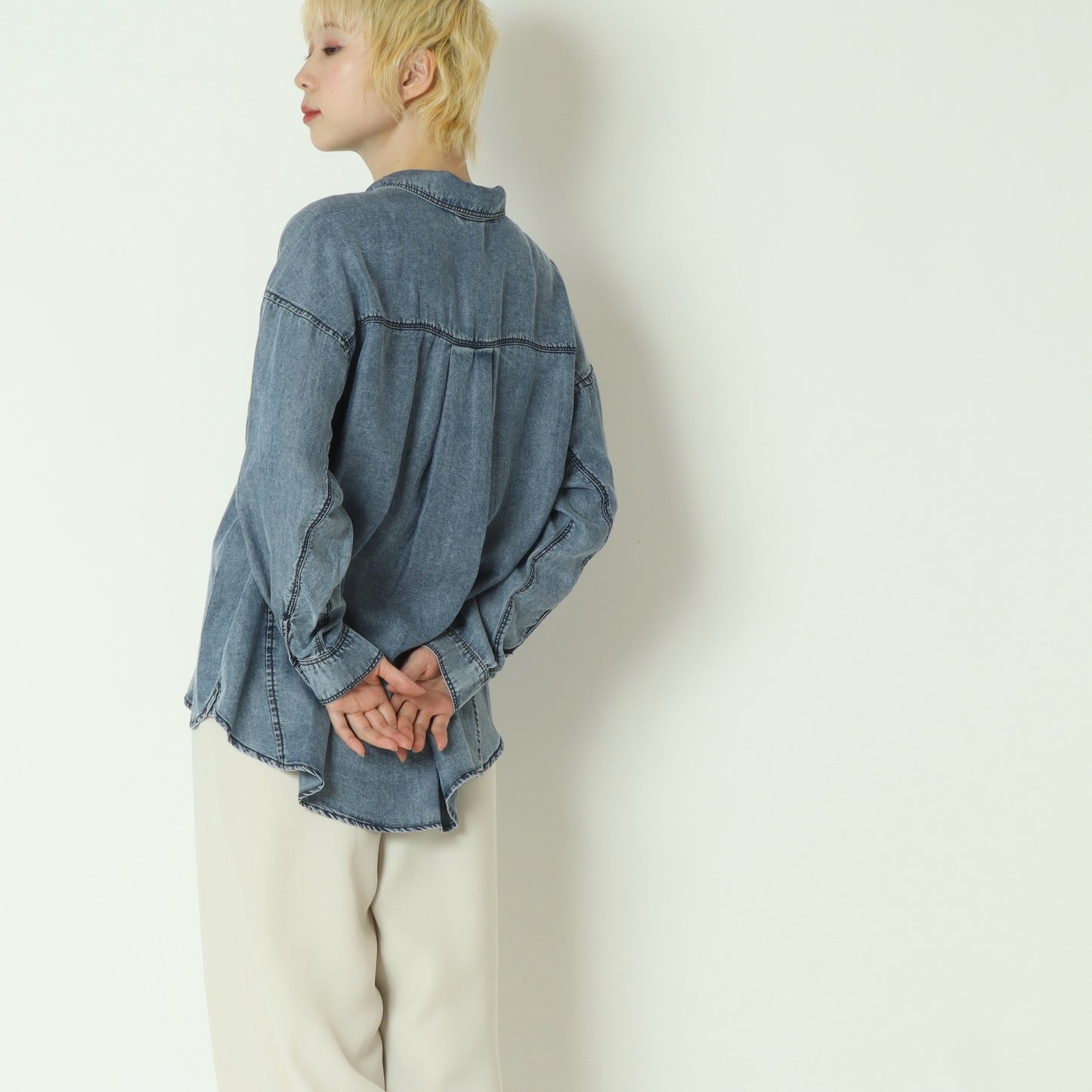 パウダーシルクデニムラウンドブラウス  DR261-0003