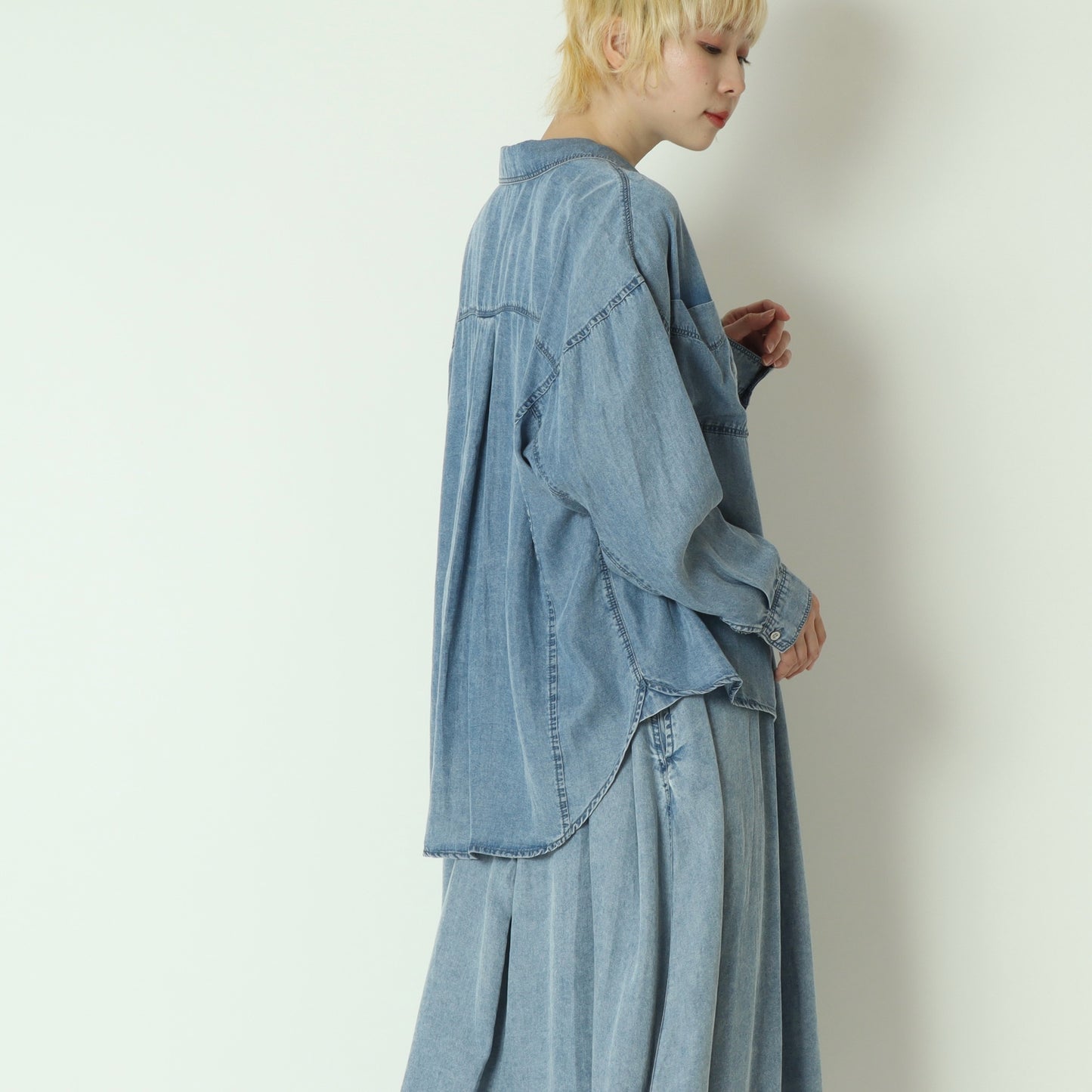 パウダーシルクデニムラウンドブラウス  DR261-0003