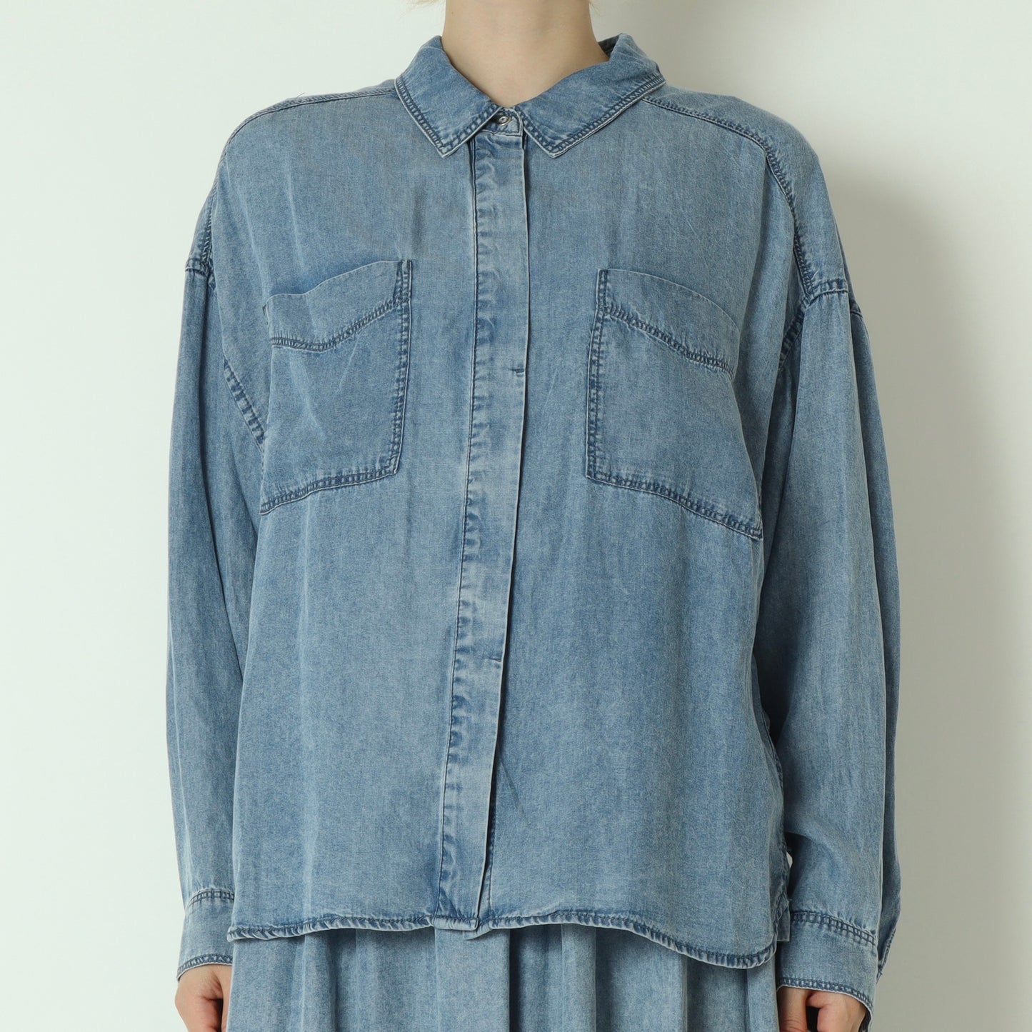 パウダーシルクデニムラウンドブラウス  DR261-0003