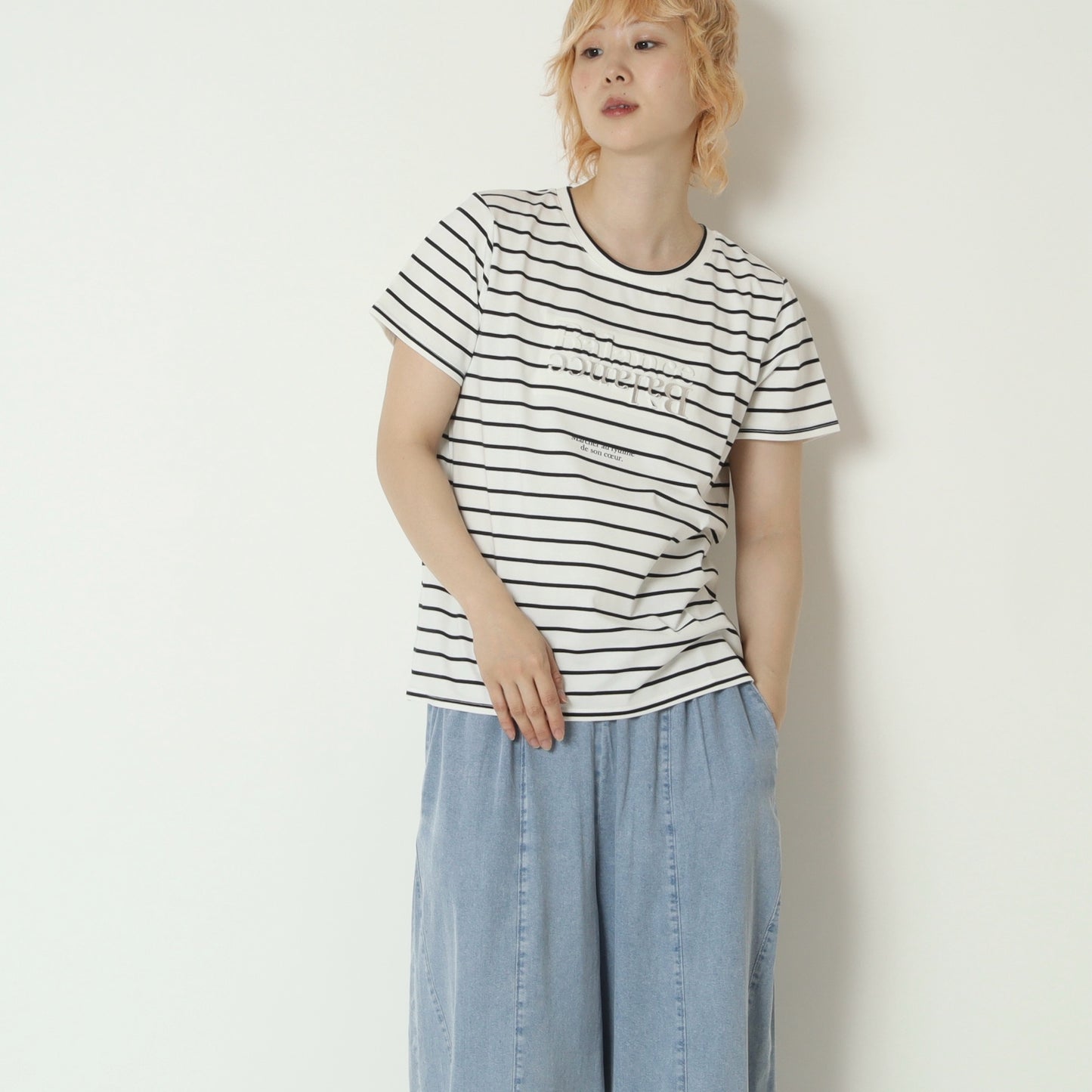 エンボス×箔ロゴTシャツ　DR2610023