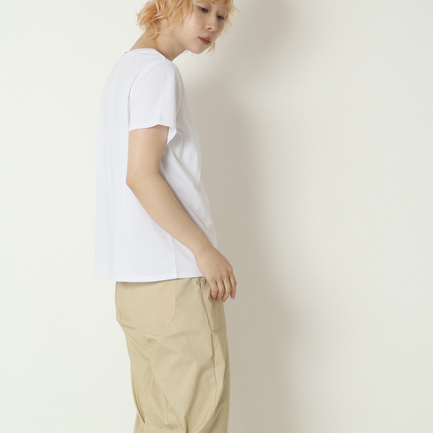 エンボス×箔ロゴTシャツ　DR2610023
