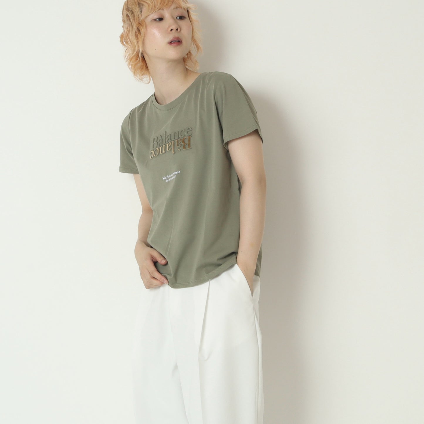 エンボス×箔ロゴTシャツ　DR2610023