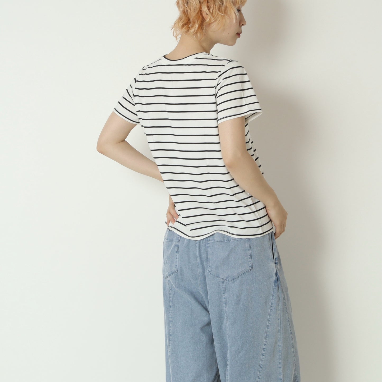 エンボス×箔ロゴTシャツ　DR2610023