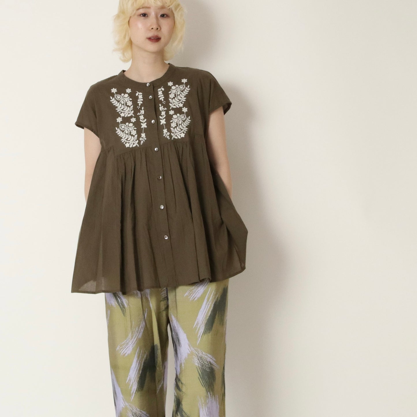 刺繍ギャザーチュニックノースリーブブラウス　DR2610010