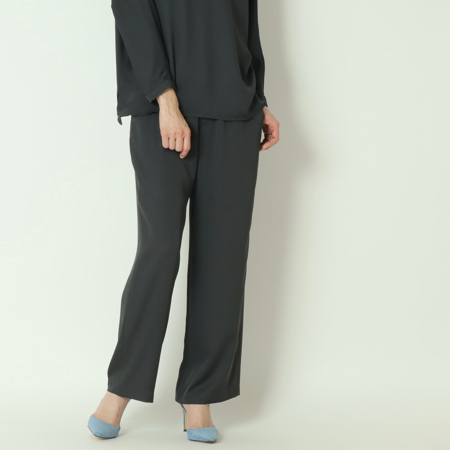 サテンツイルワイドパンツ  U2221H-25