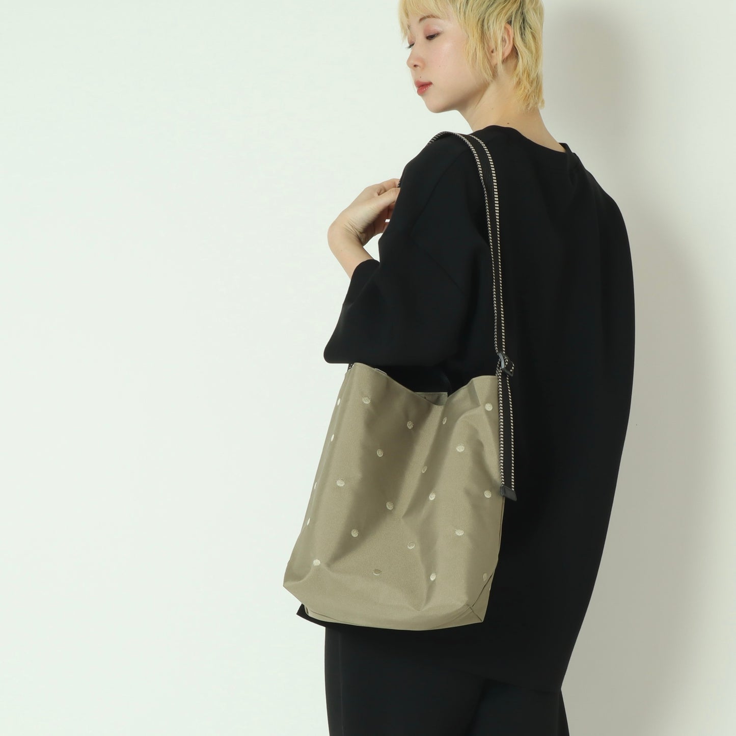 ドット刺繍ナイロン2wayショルダー　010080100