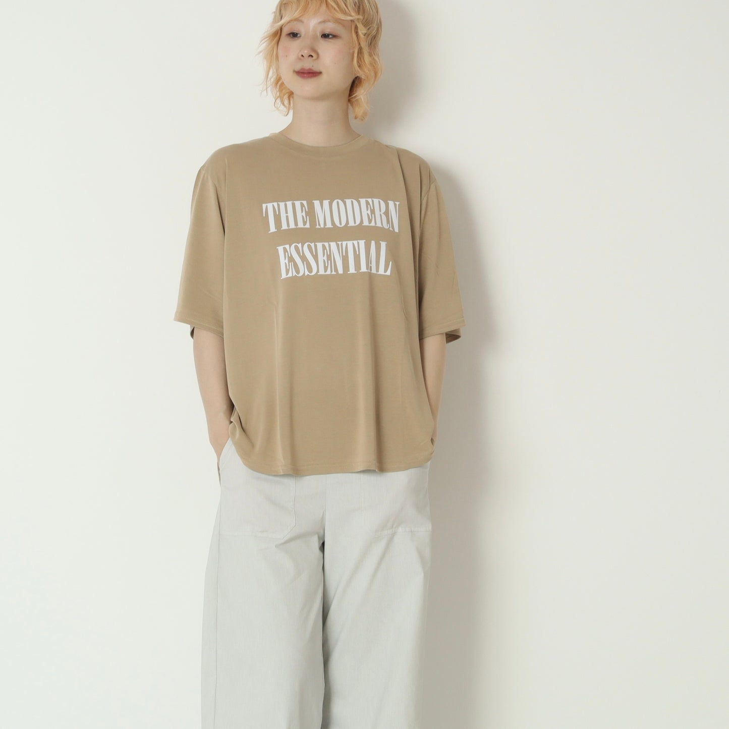 ロゴラウンドヘムTシャツ　810317