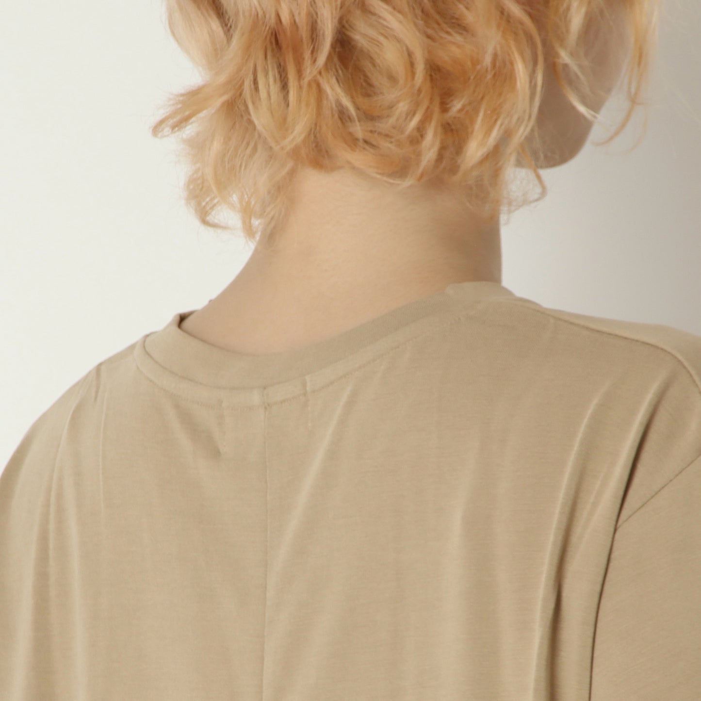 ロゴラウンドヘムTシャツ　810317