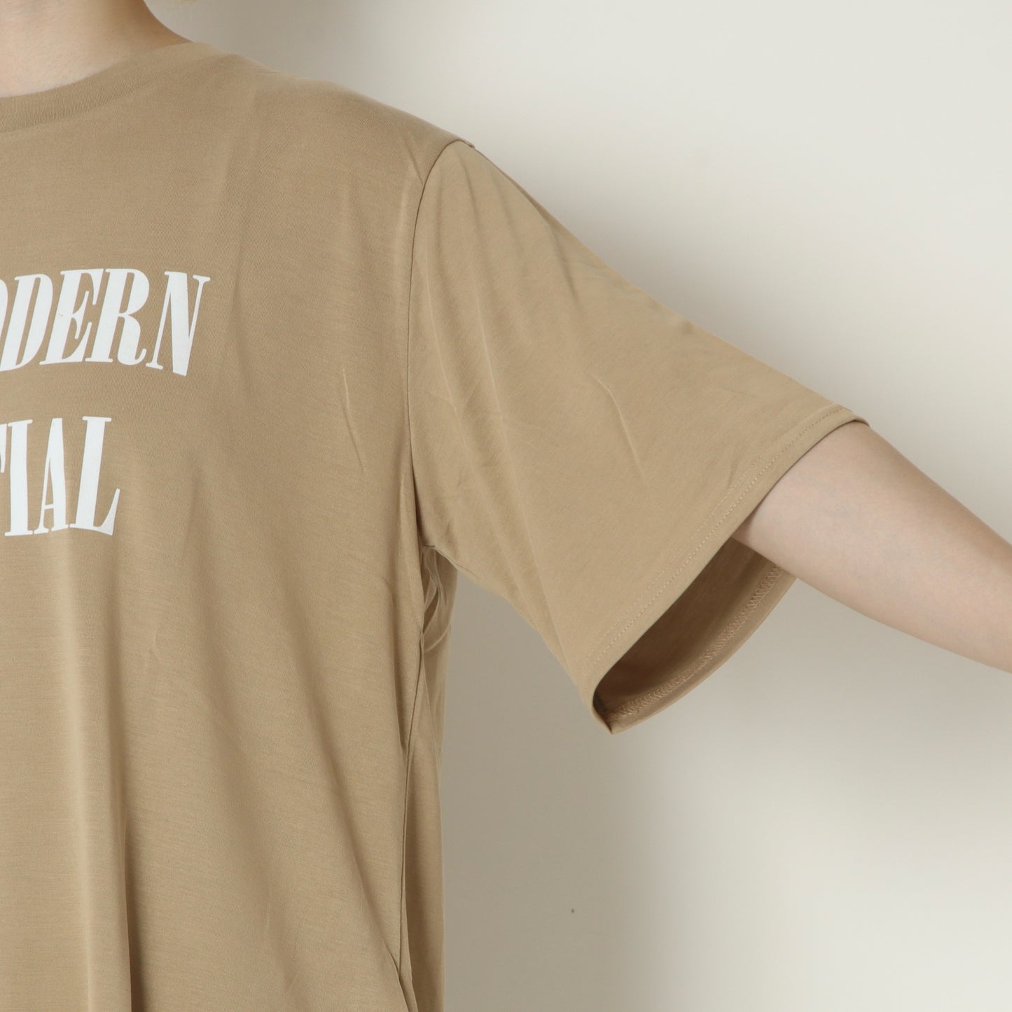 ロゴラウンドヘムTシャツ　810317