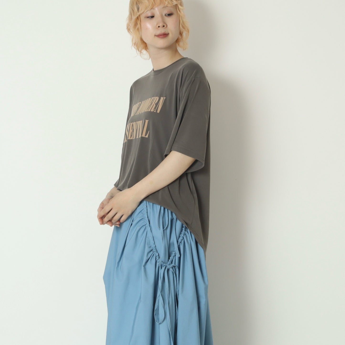 ロゴラウンドヘムTシャツ　810317