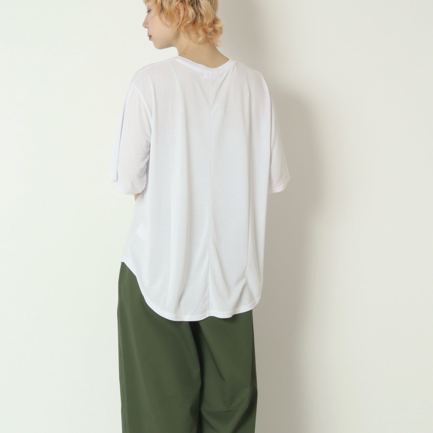 ロゴラウンドヘムTシャツ　810317