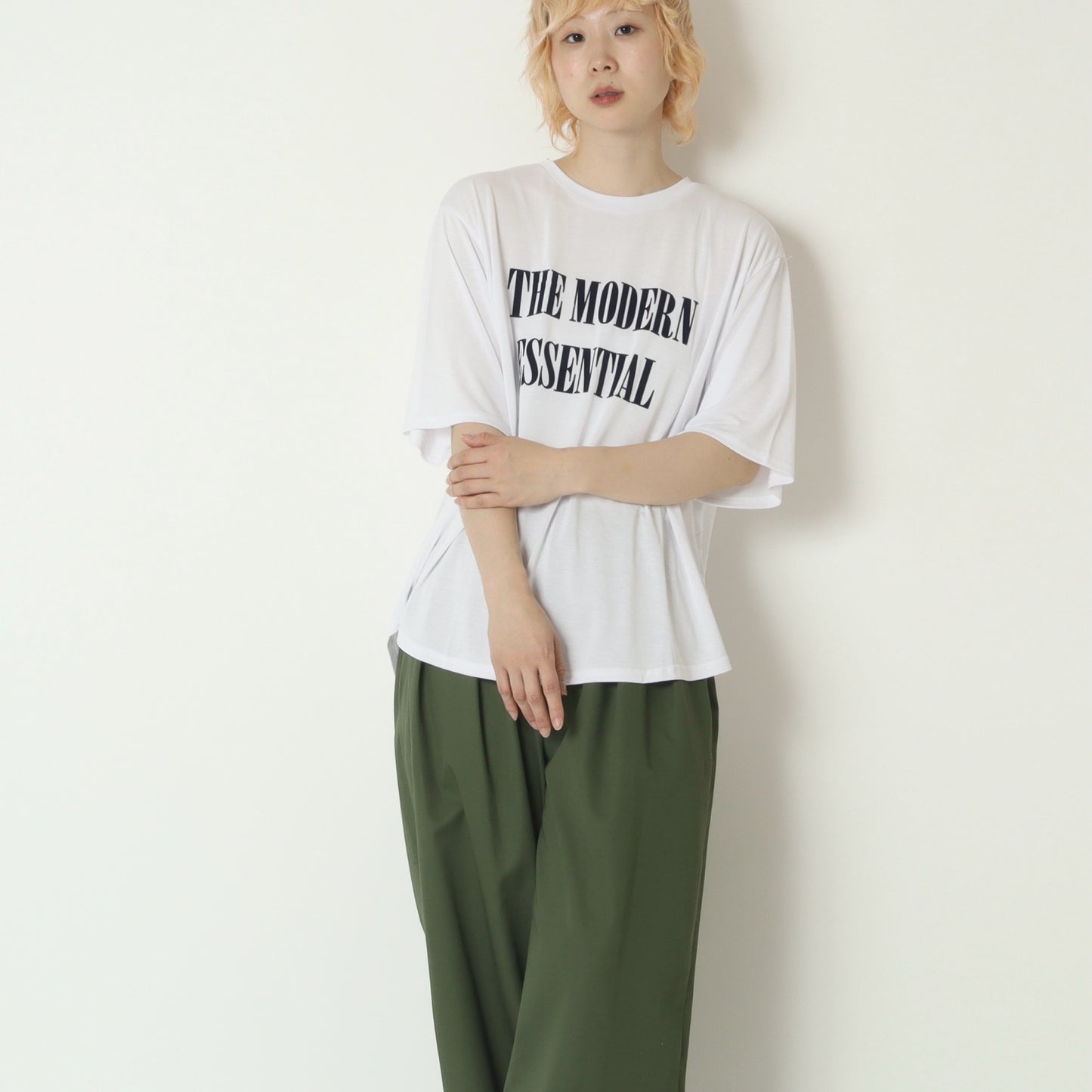 ロゴラウンドヘムTシャツ　810317