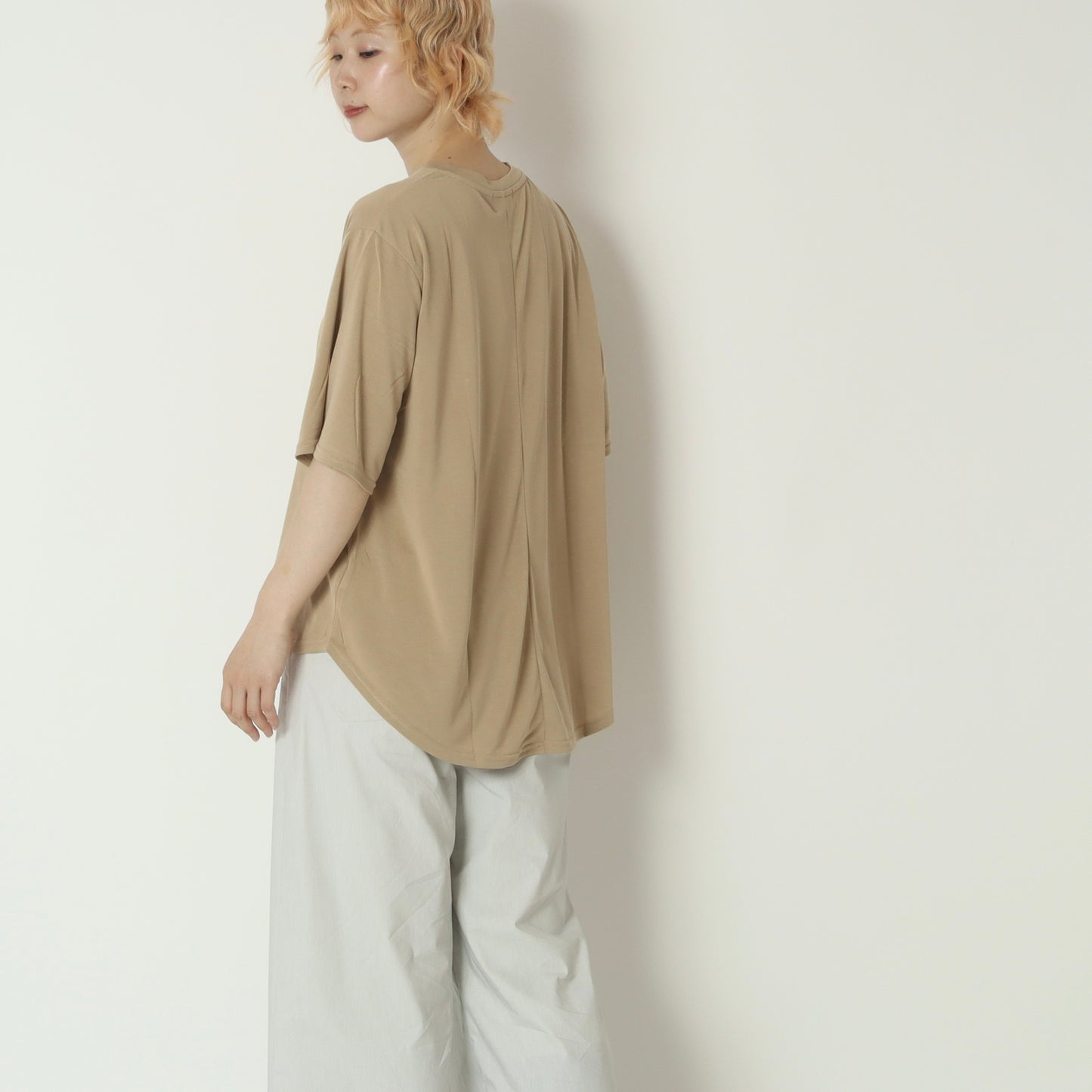 ロゴラウンドヘムTシャツ　810317