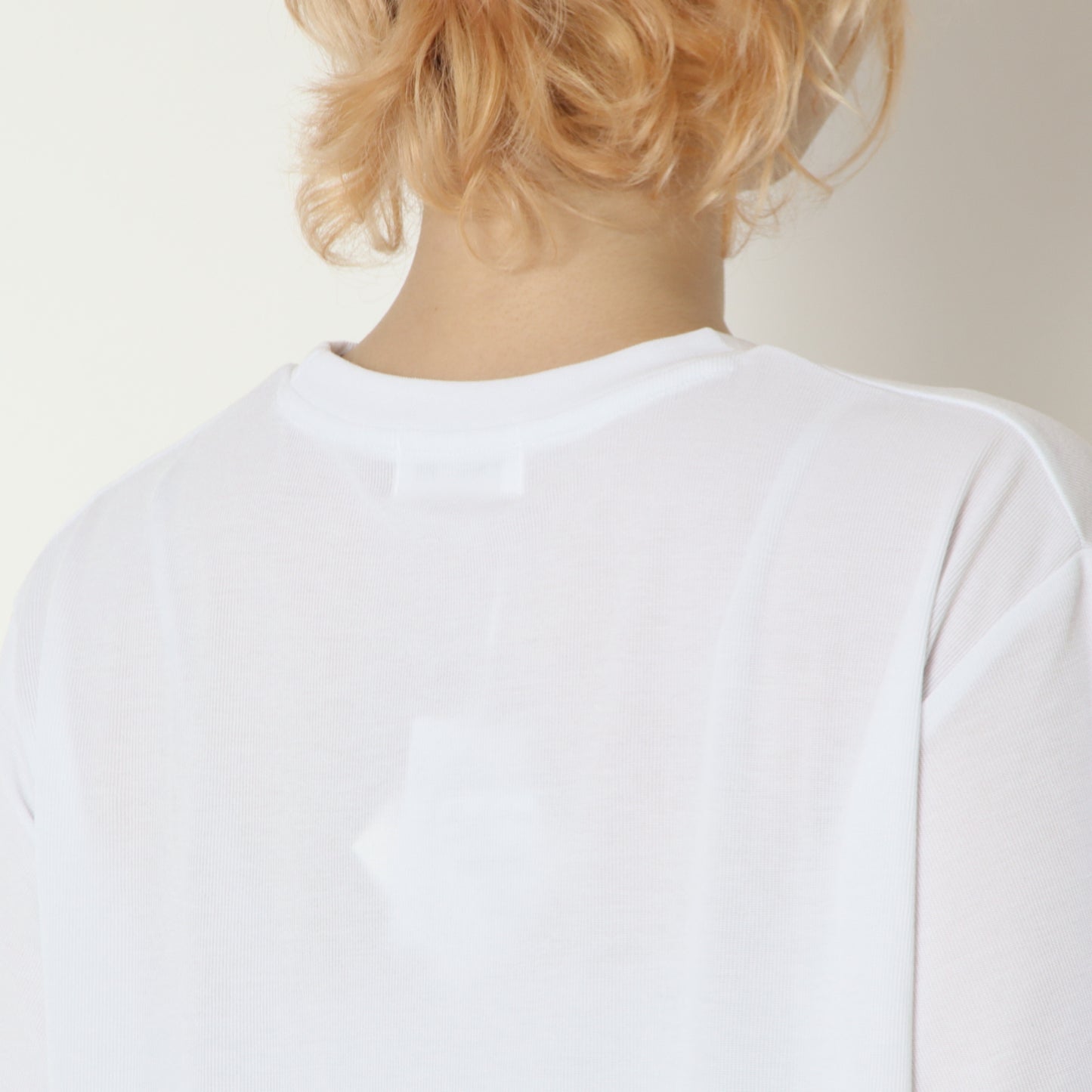 ロゴプリントラウンドヘムTシャツ　830308