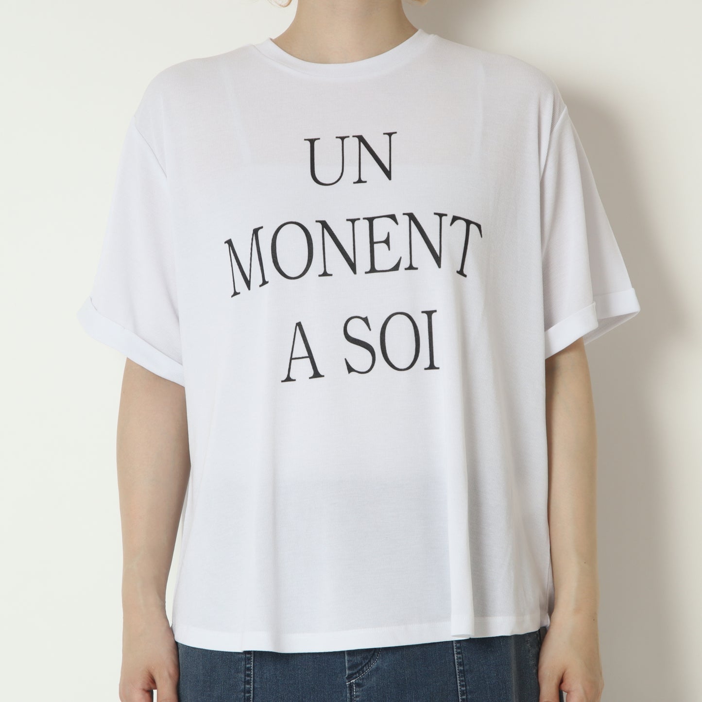 ロゴプリントラウンドヘムTシャツ　830308
