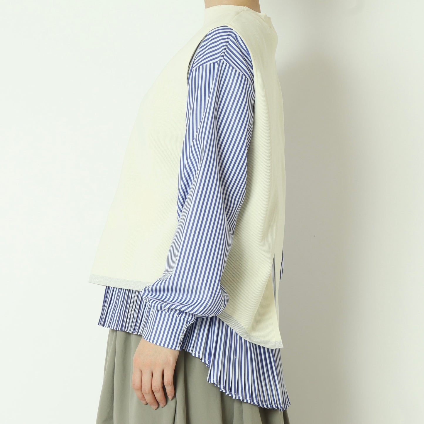 レイヤードニットベスト×ストライプシャツ  733905