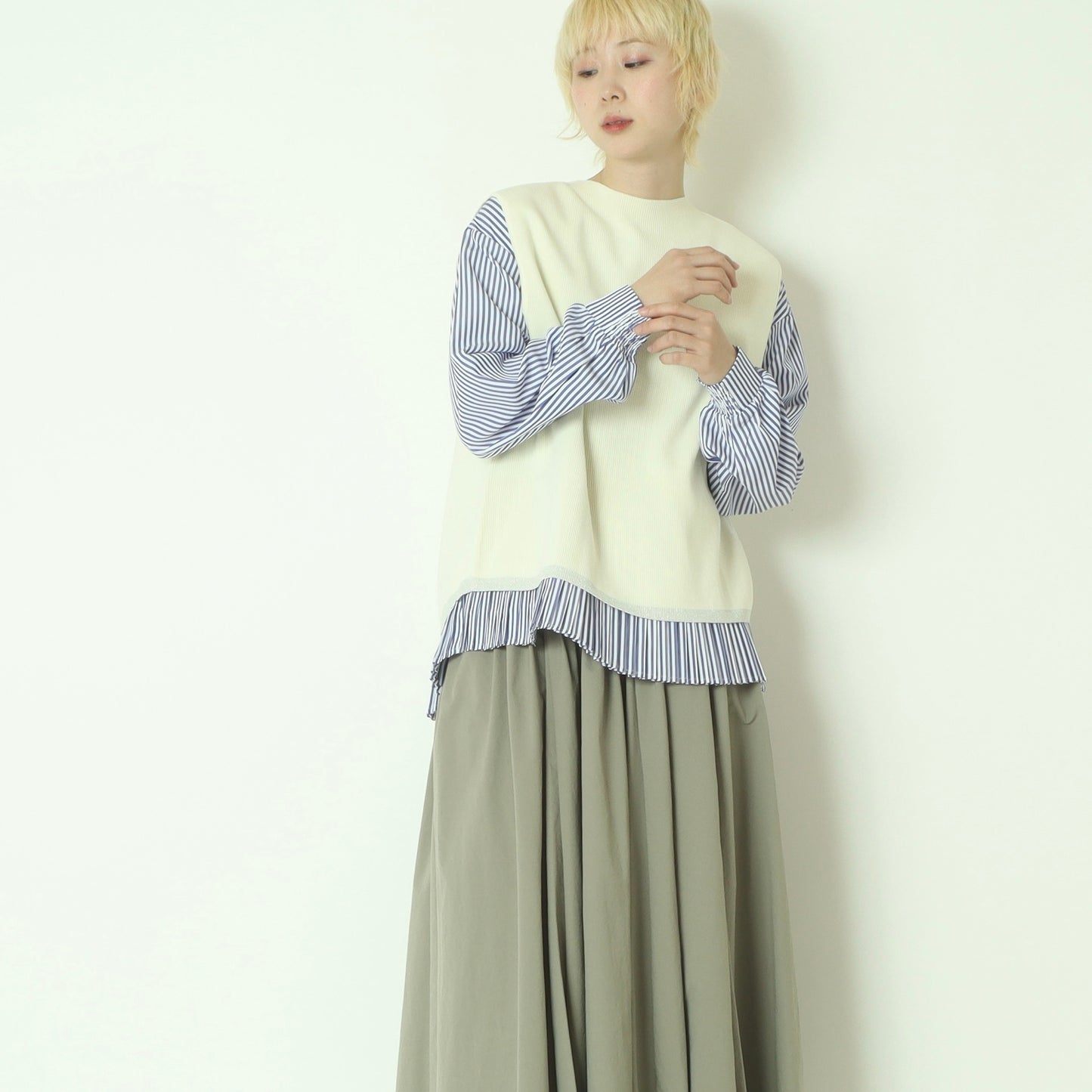 レイヤードニットベスト×ストライプシャツ  733905