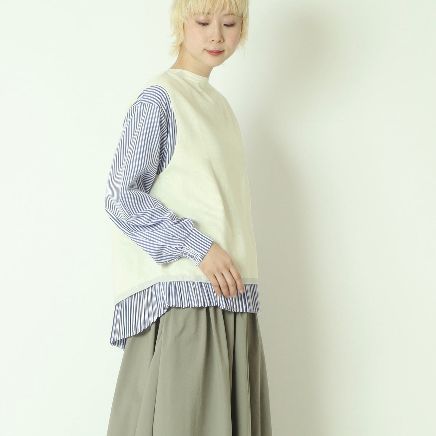 レイヤードニットベスト×ストライプシャツ  733905