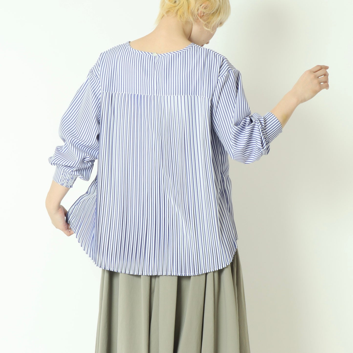 レイヤードニットベスト×ストライプシャツ  733905