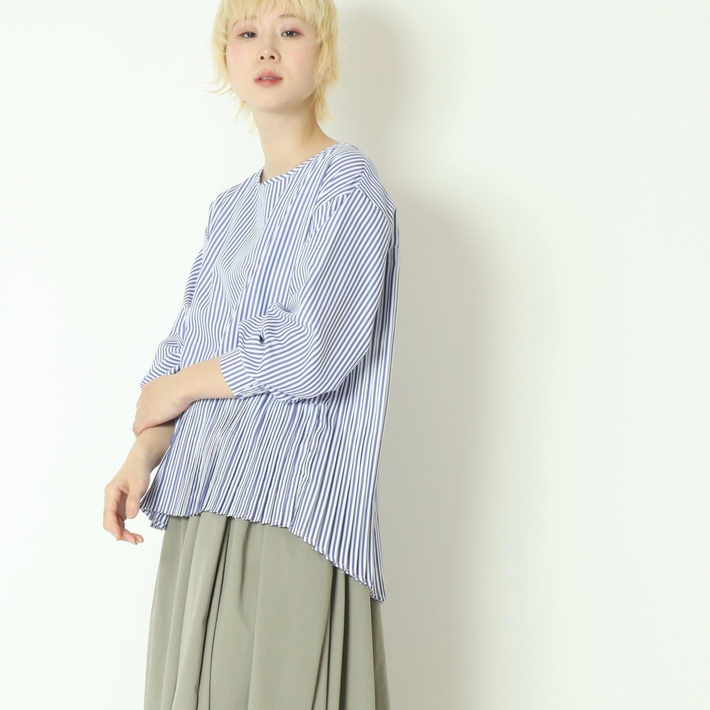 レイヤードニットベスト×ストライプシャツ  733905