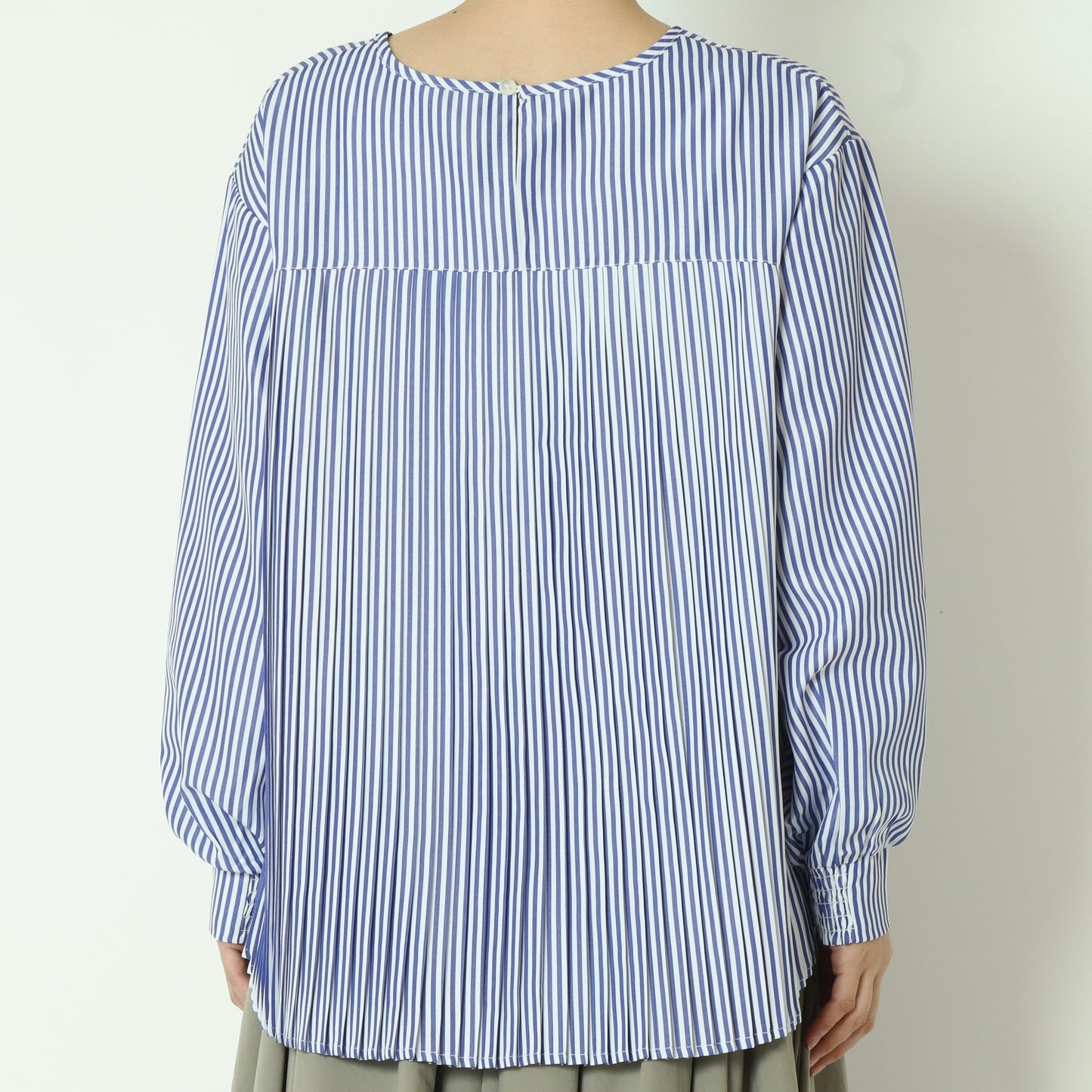 レイヤードニットベスト×ストライプシャツ  733905