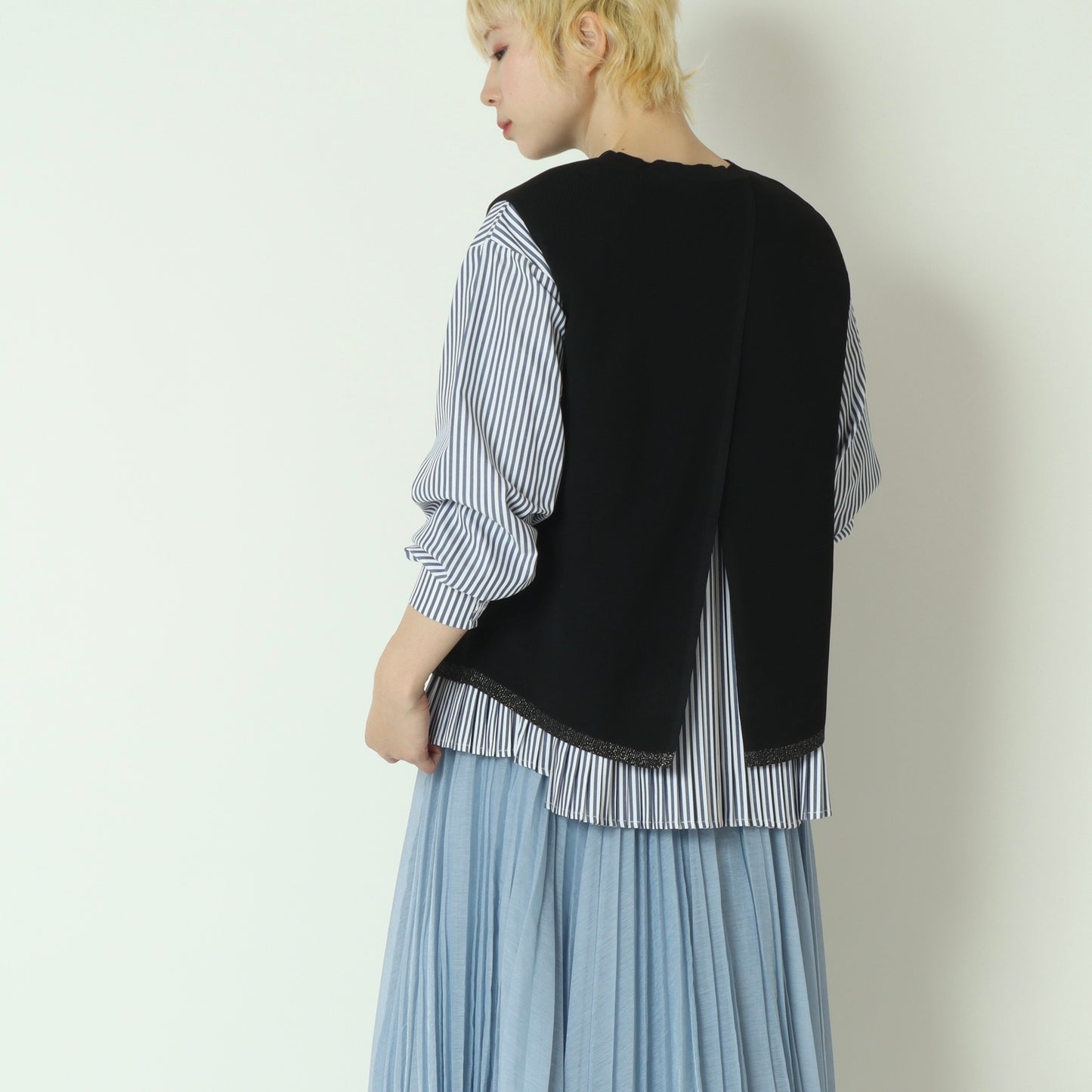 レイヤードニットベスト×ストライプシャツ  733905