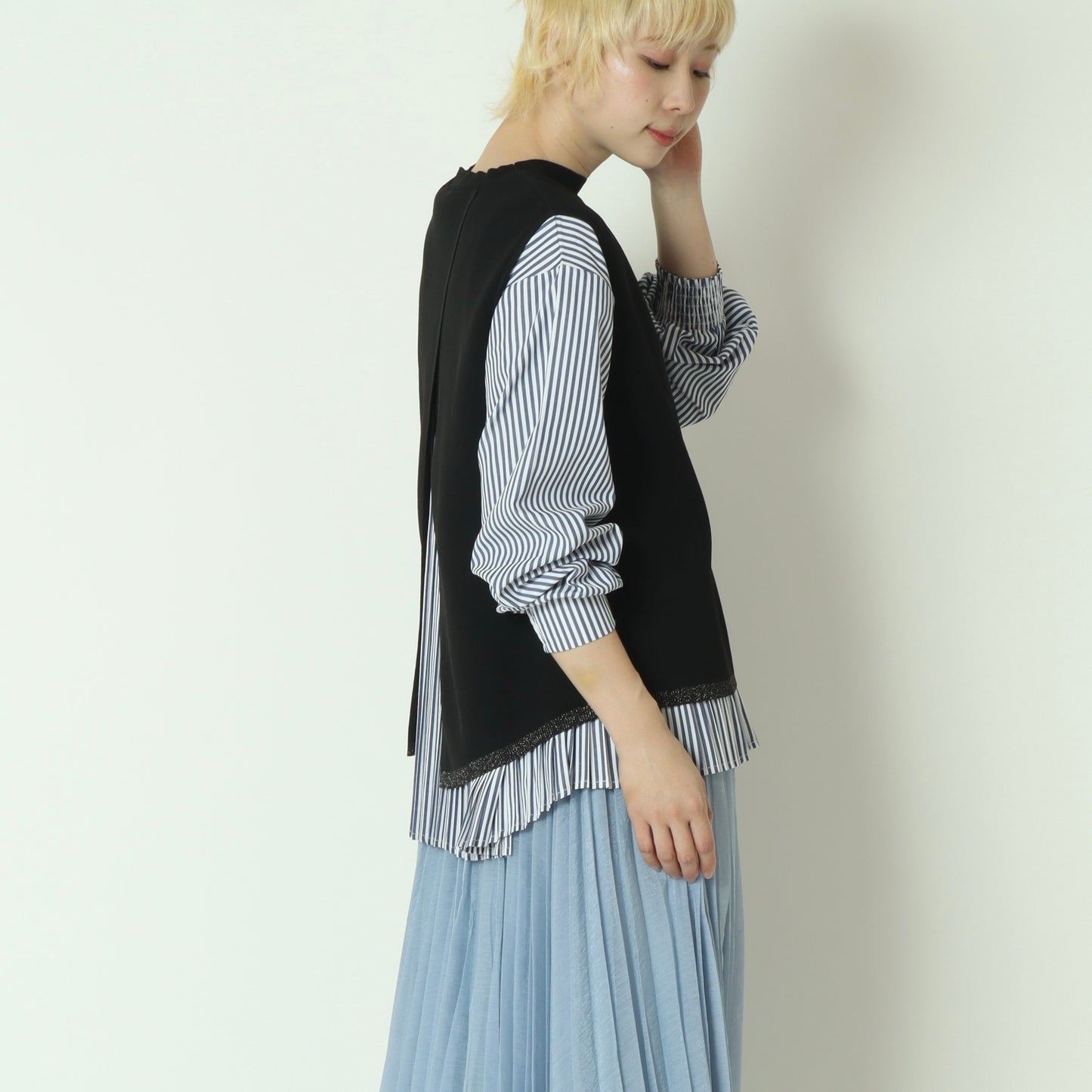 レイヤードニットベスト×ストライプシャツ  733905