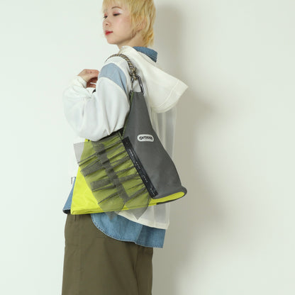 フリルメッシュトライアングルバッグ　R2601TFM46