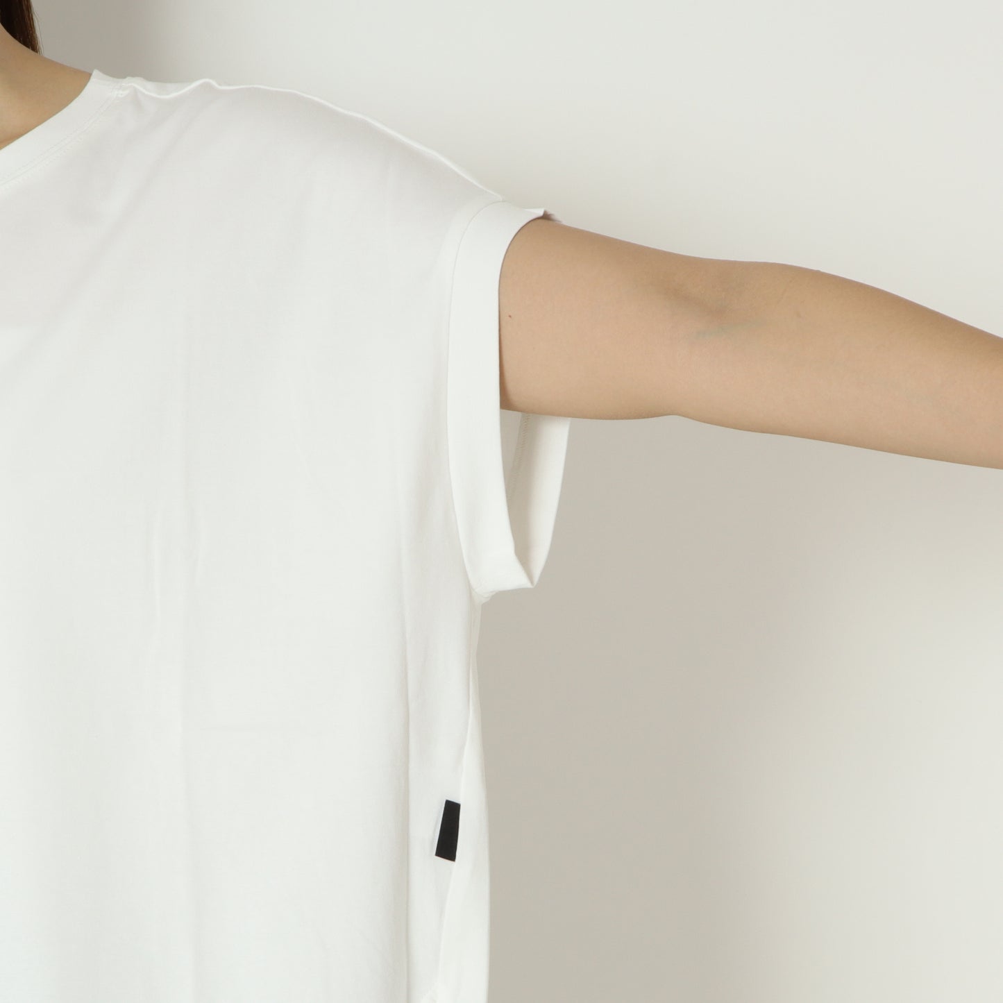 フレンチスリーブバックロゴTシャツ　826528
