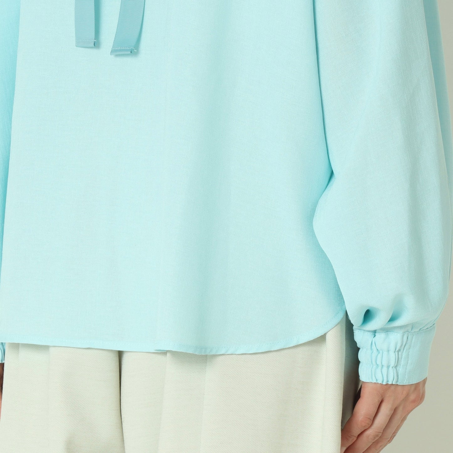 バックグログランテープブラウス   H426113