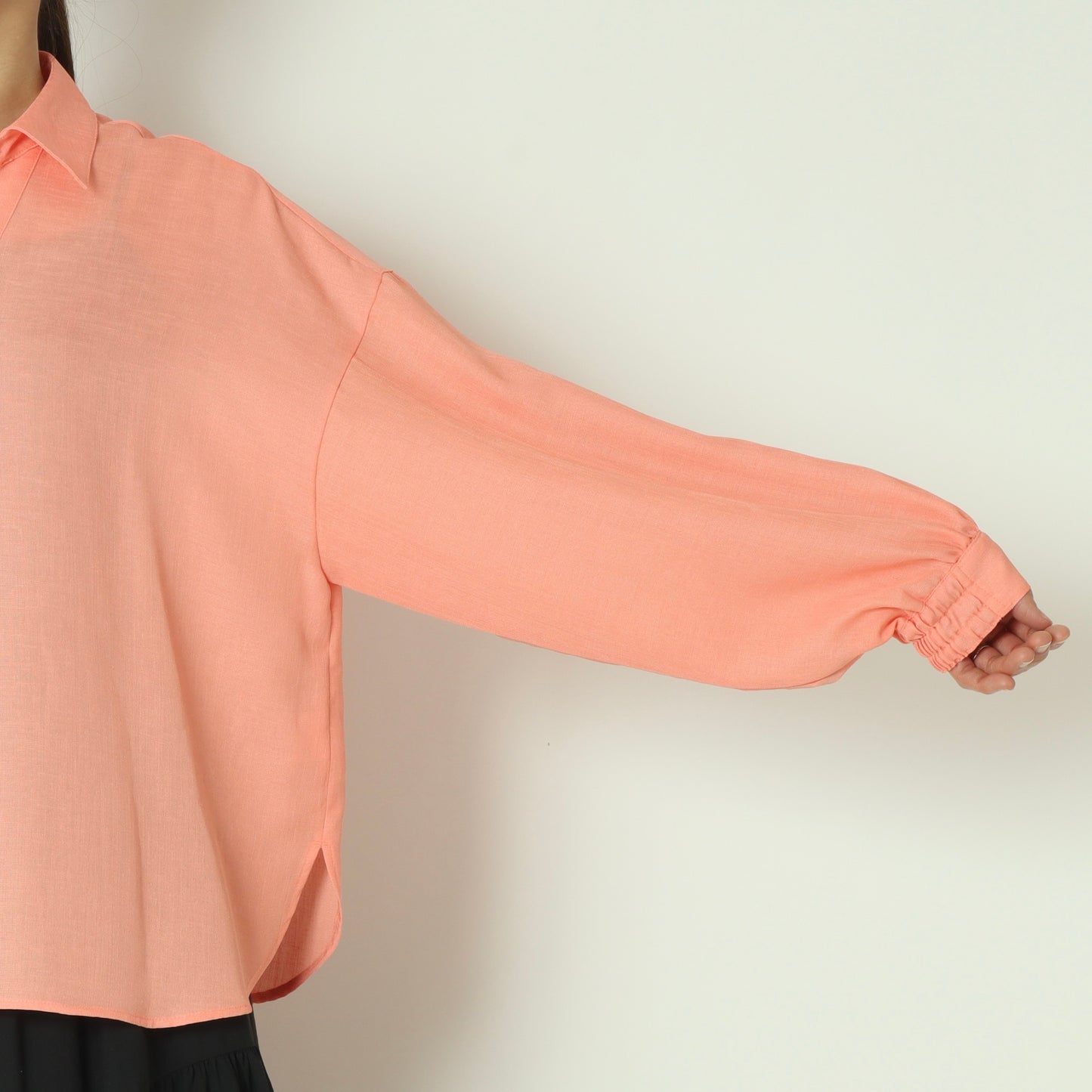 バックグログランテープブラウス   H426113