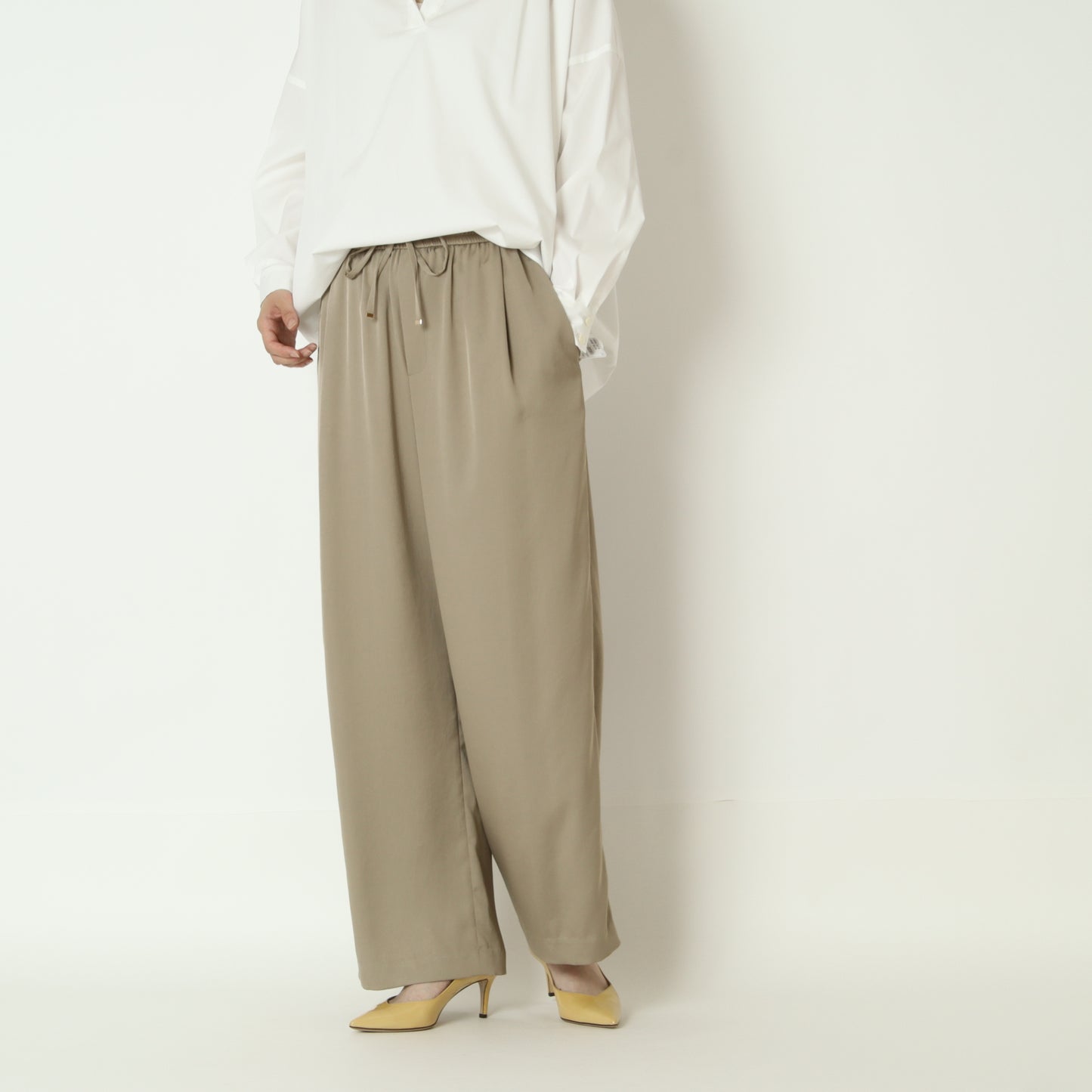 ドロスト付きストレートパンツ　U2437H-26