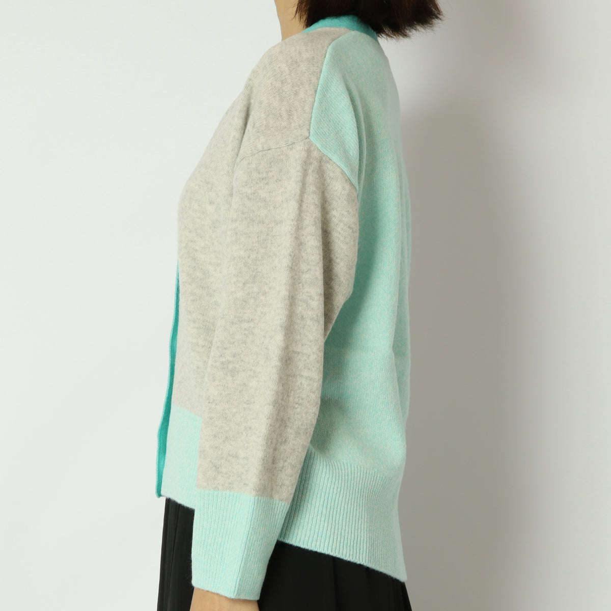 Vネックバイカラーカーディガン　641925
