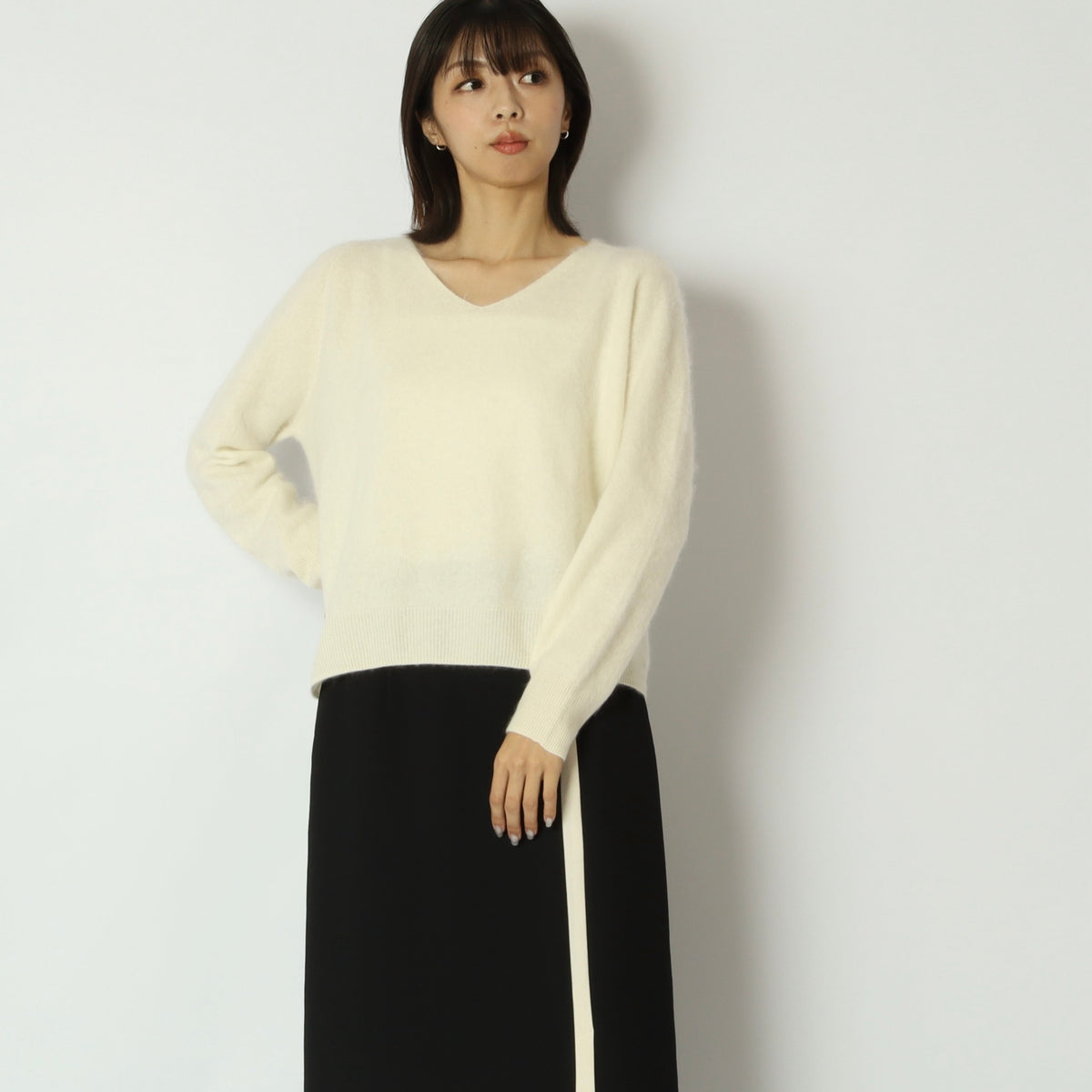Vネックカシミアブレンドニット　H626317