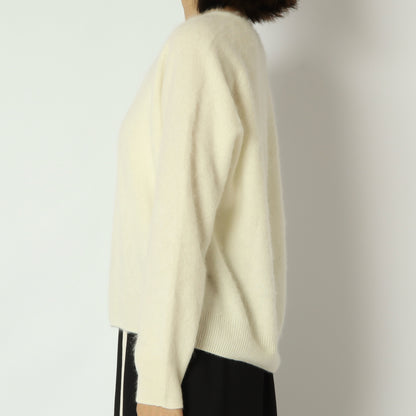 Vネックカシミアブレンドニット　H626317