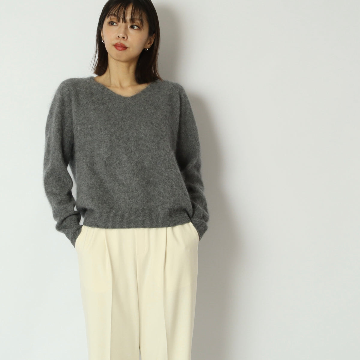 Vネックカシミアブレンドニット　H626317