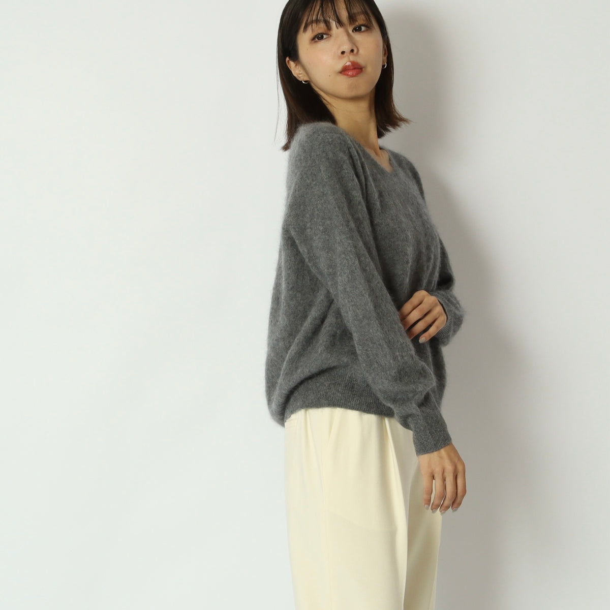 Vネックカシミアブレンドニット　H626317