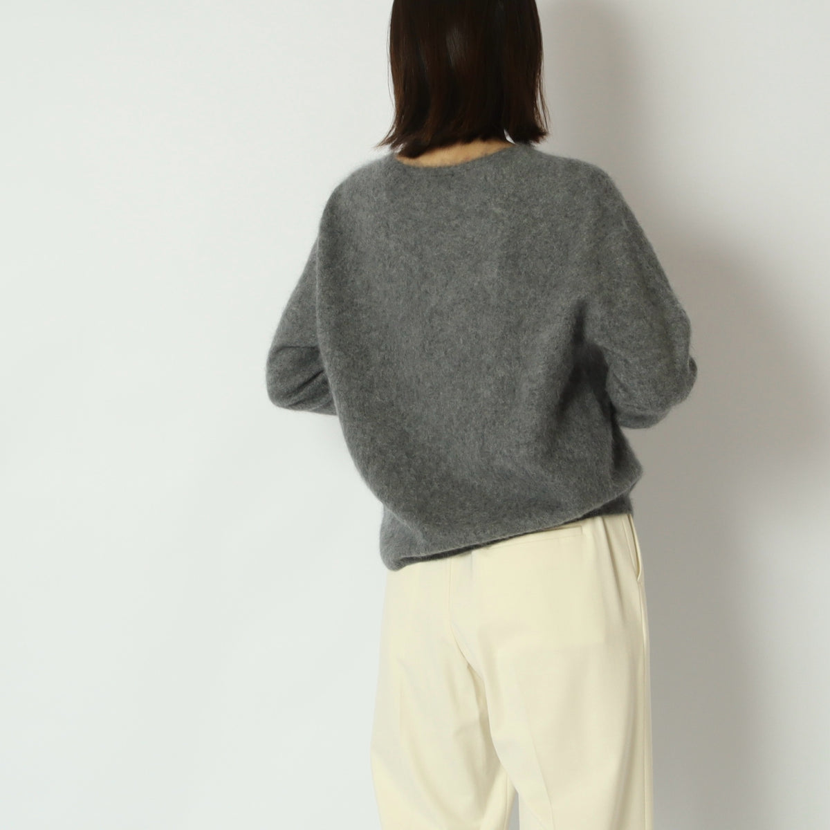 Vネックカシミアブレンドニット　H626317