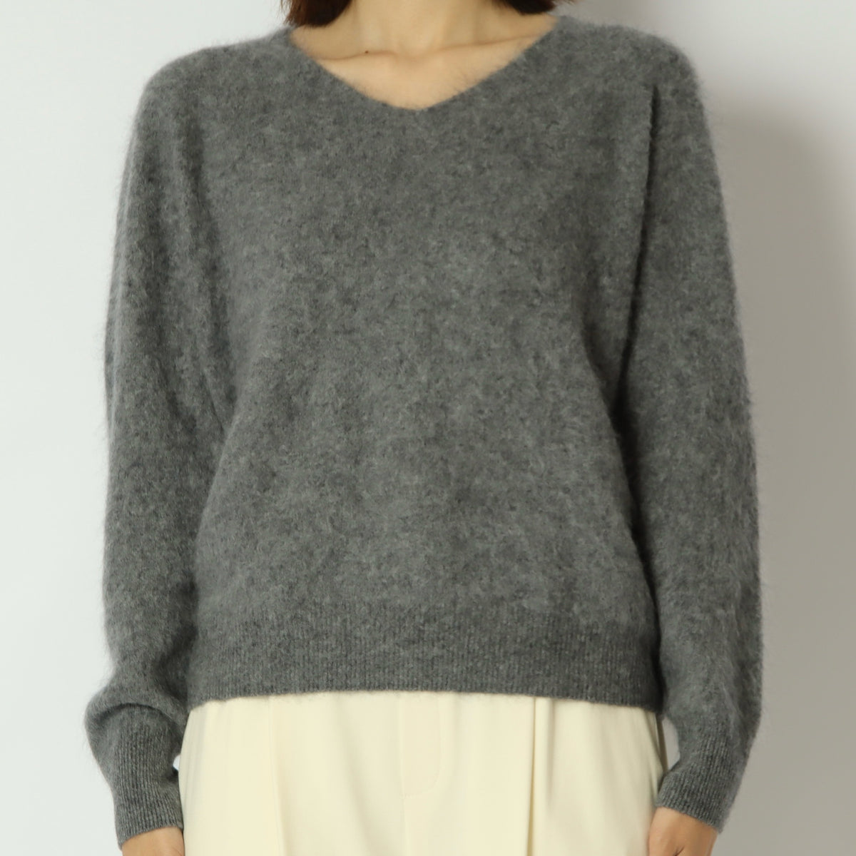 Vネックカシミアブレンドニット　H626317