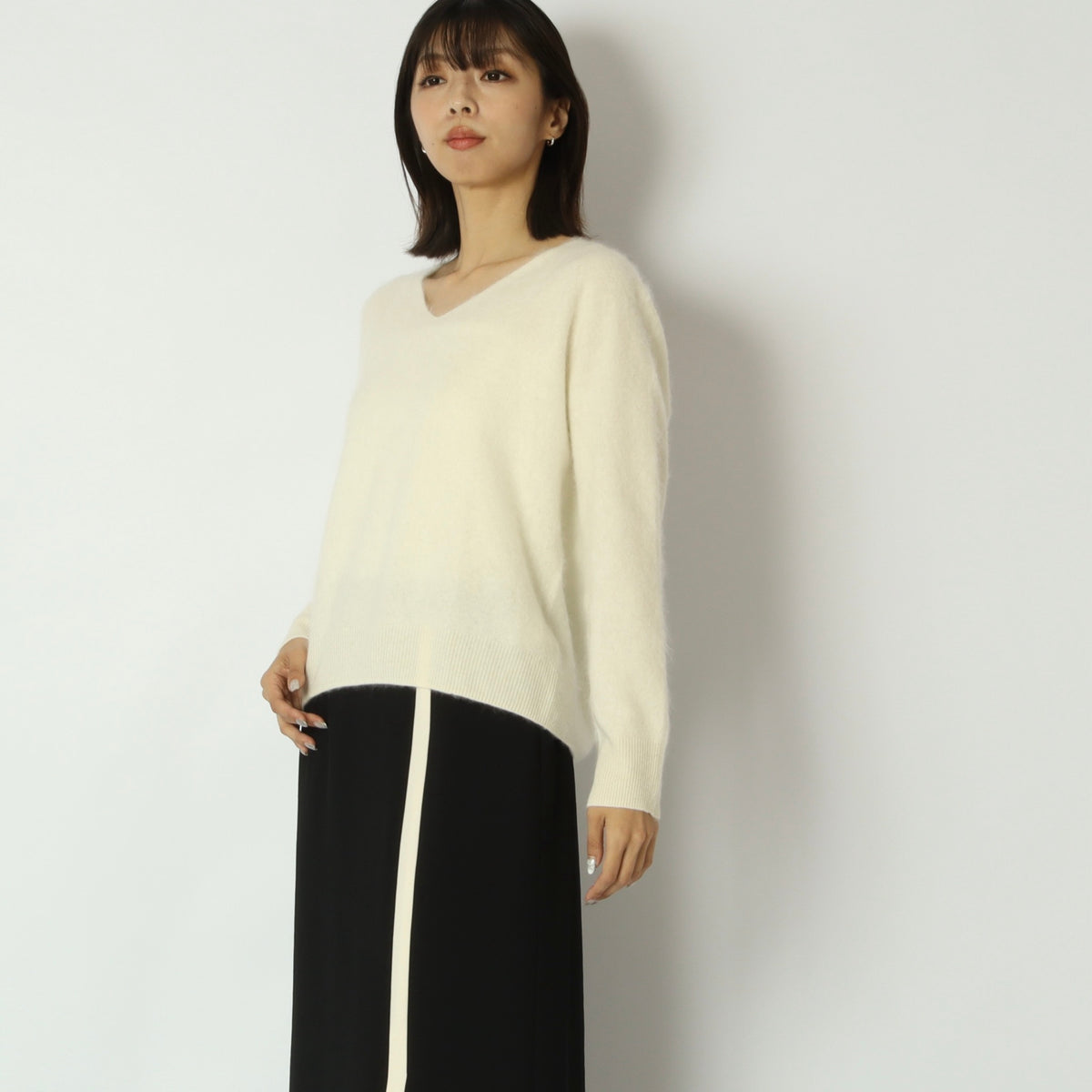 Vネックカシミアブレンドニット　H626317