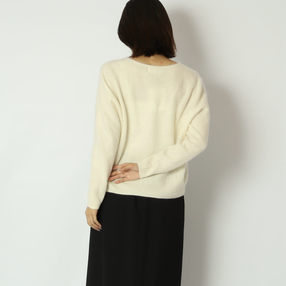 Vネックカシミアブレンドニット　H626317